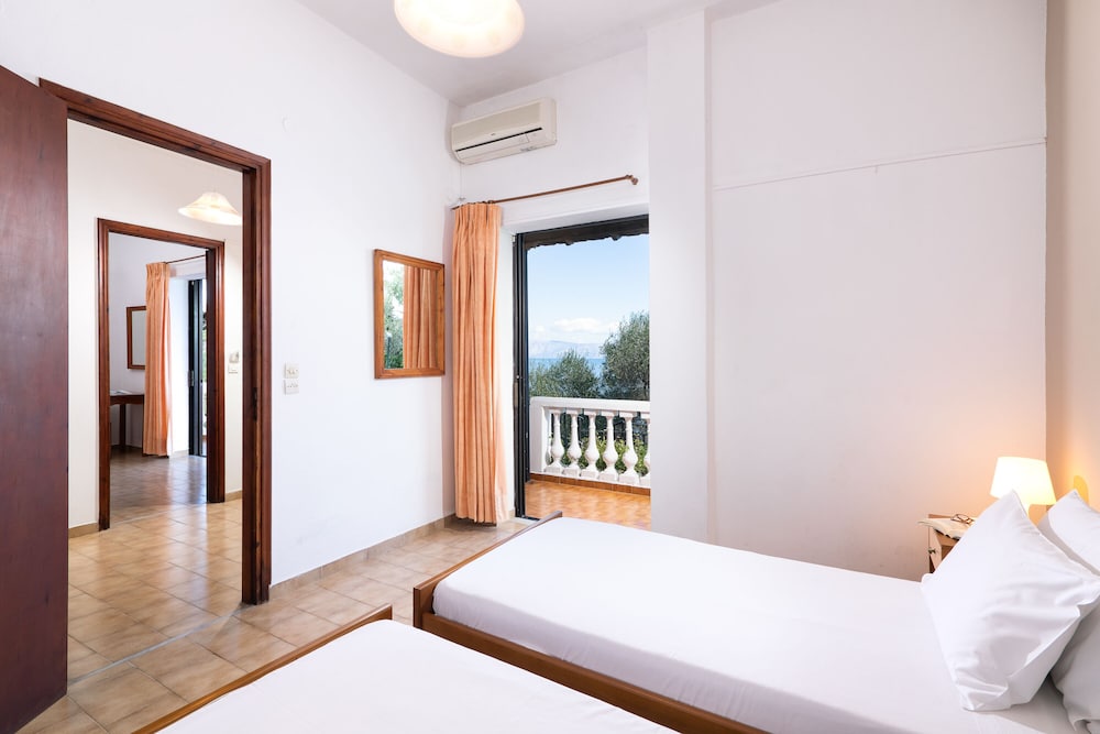 Dimitra Studios — Hotel rooms in Benitses, Ionian Islands