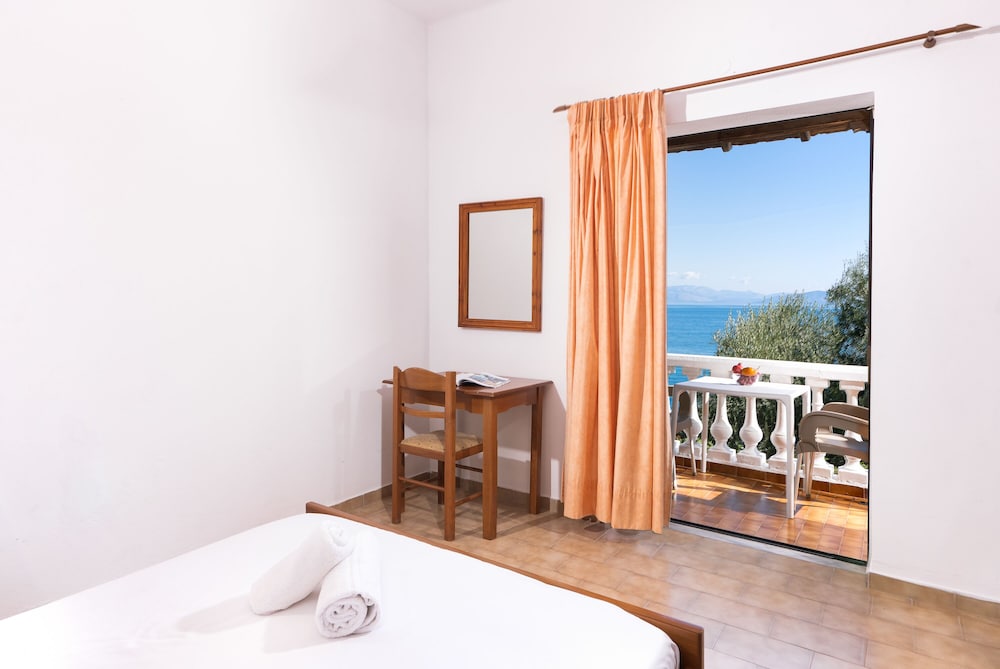 Dimitra Studios — Hotel rooms in Benitses, Ionian Islands