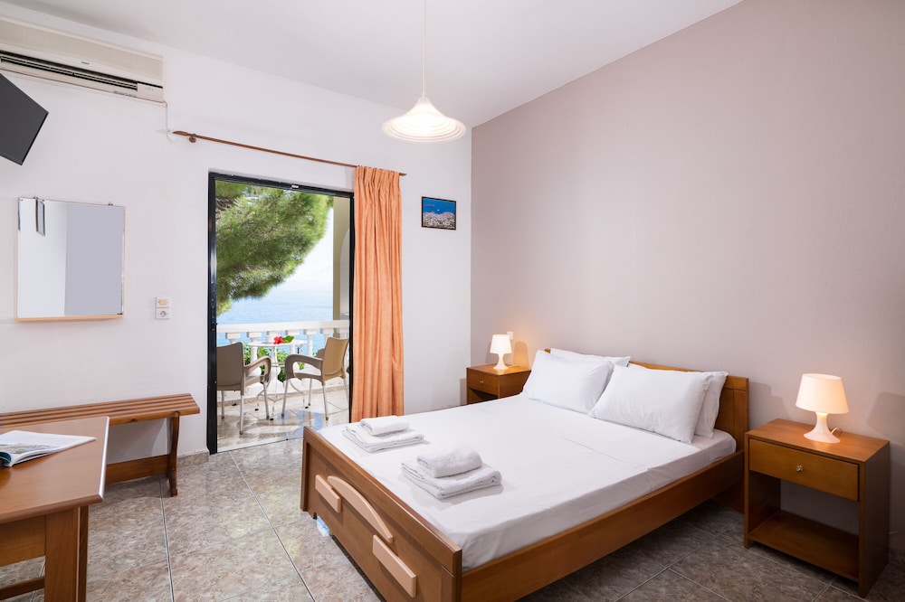 Dimitra Studios — Hotel rooms in Benitses, Ionian Islands