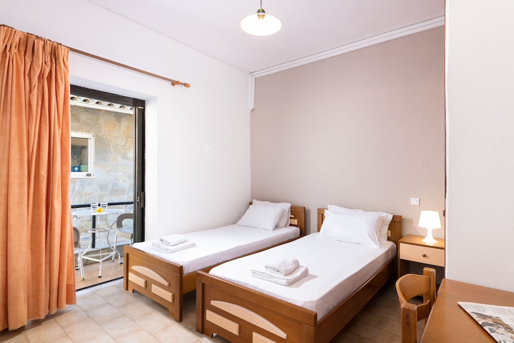 Dimitra Studios — Hotel rooms in Benitses, Ionian Islands