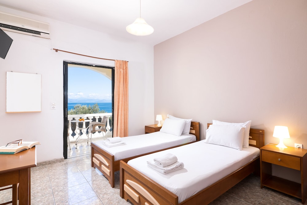 Dimitra Studios — Hotel rooms in Benitses, Ionian Islands
