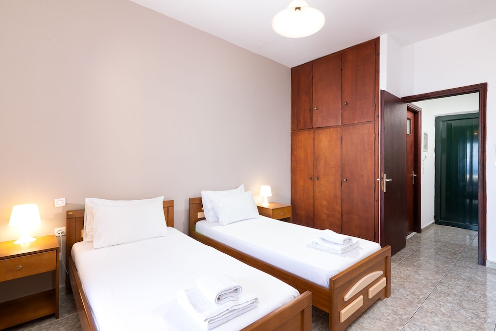 Dimitra Studios — Hotel rooms in Benitses, Ionian Islands