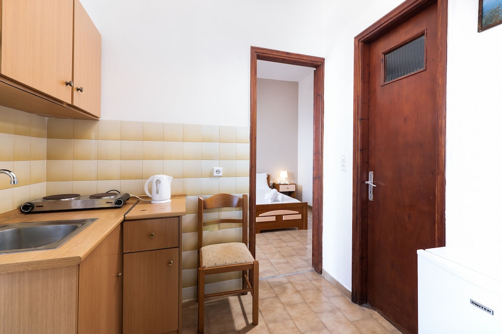 Dimitra Studios — Hotel rooms in Benitses, Ionian Islands