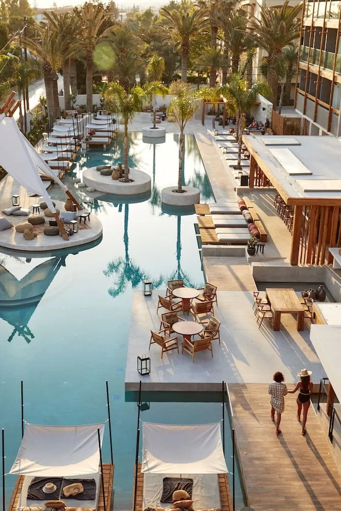 The Syntopia Hotel
