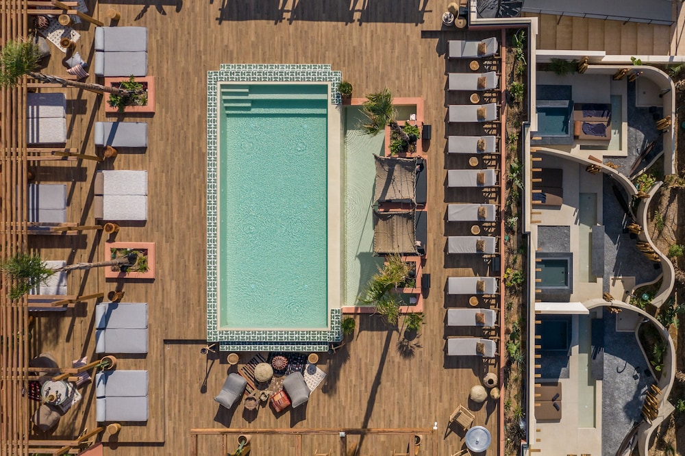 The Syntopia Hotel — Swimming pool in Rethymnon