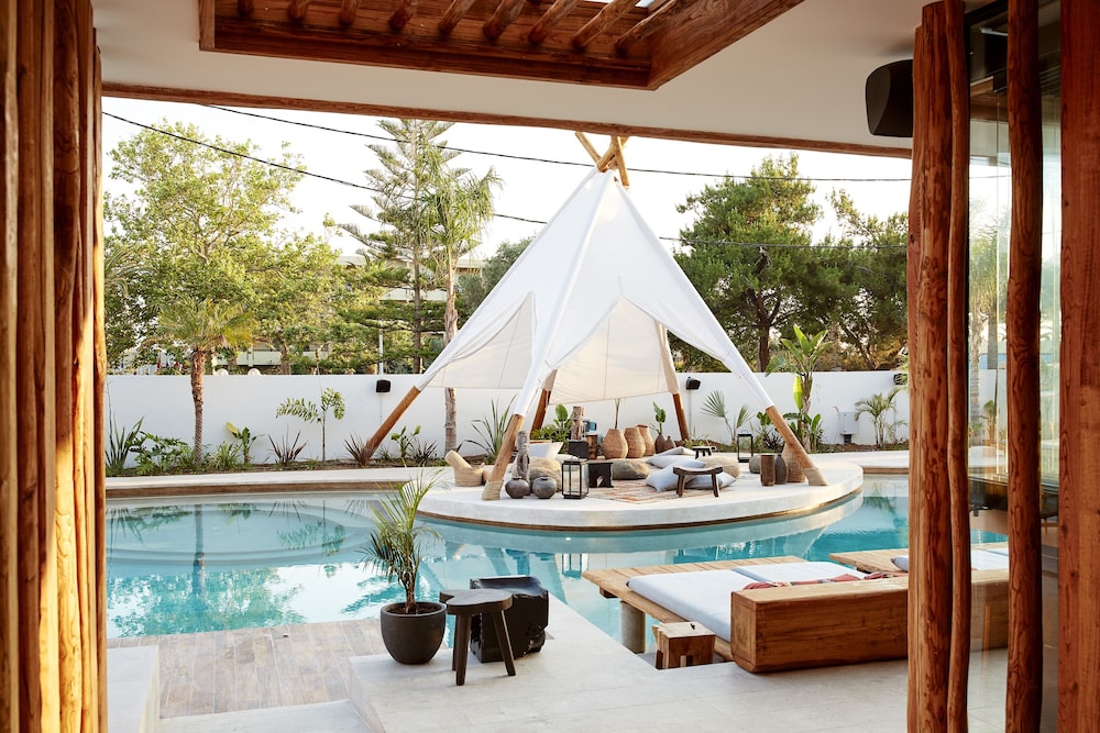 The Syntopia Hotel — Swimming pool in Rethymnon