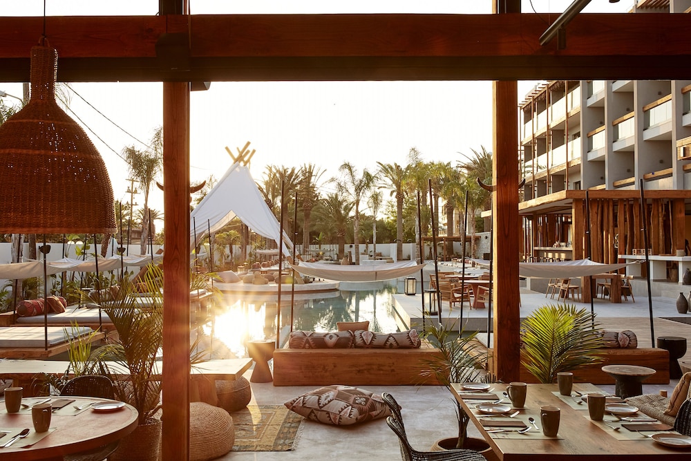 The Syntopia Hotel — Swimming pool in Rethymnon