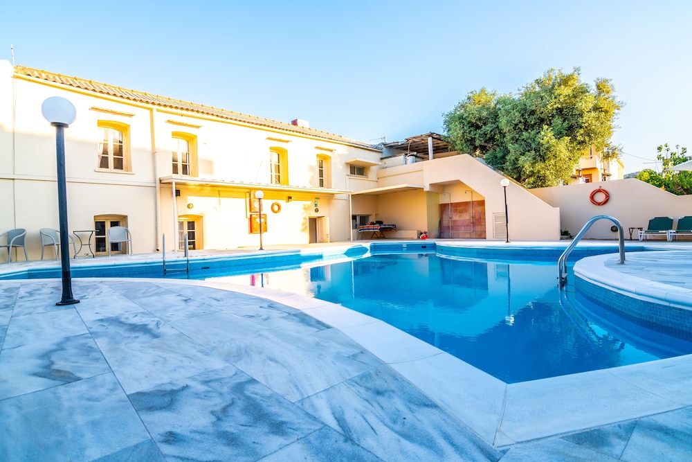 Orestis Hotel Apartments — Swimming pool in Chania