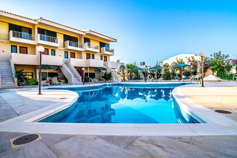 Orestis Hotel Apartments — Swimming pool in Chania