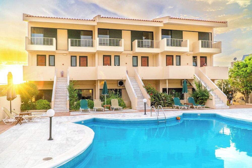 Orestis Hotel Apartments — Swimming pool in Chania