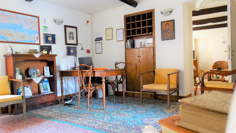 Orestis Hotel Apartments — Hotel rooms in Chania
