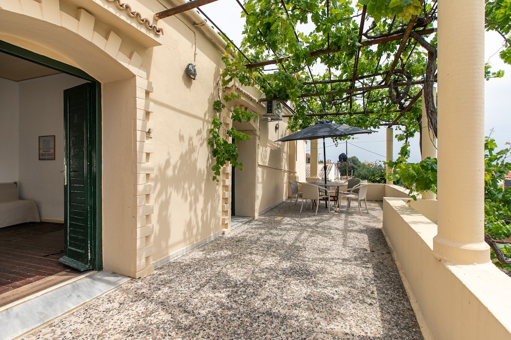 Orestis Hotel Apartments — Hotel building in Chania