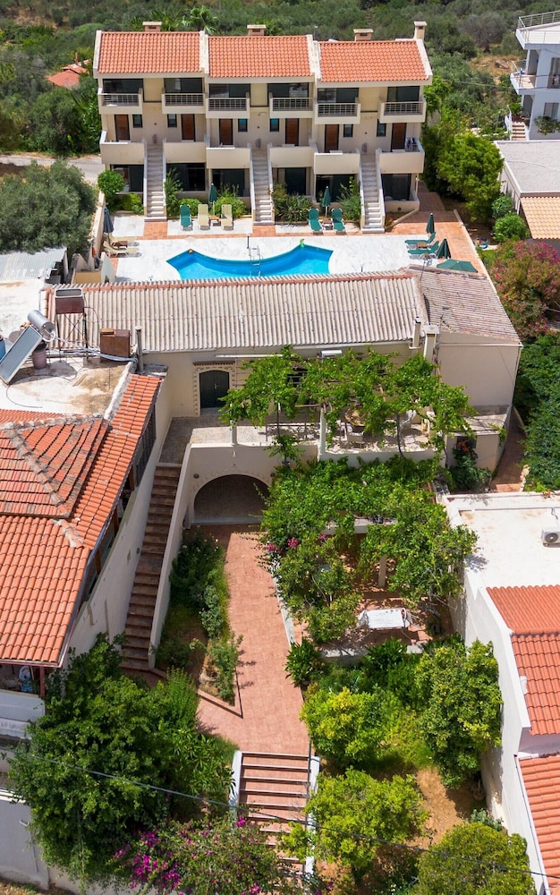 Orestis Hotel Apartments — Swimming pool in Chania