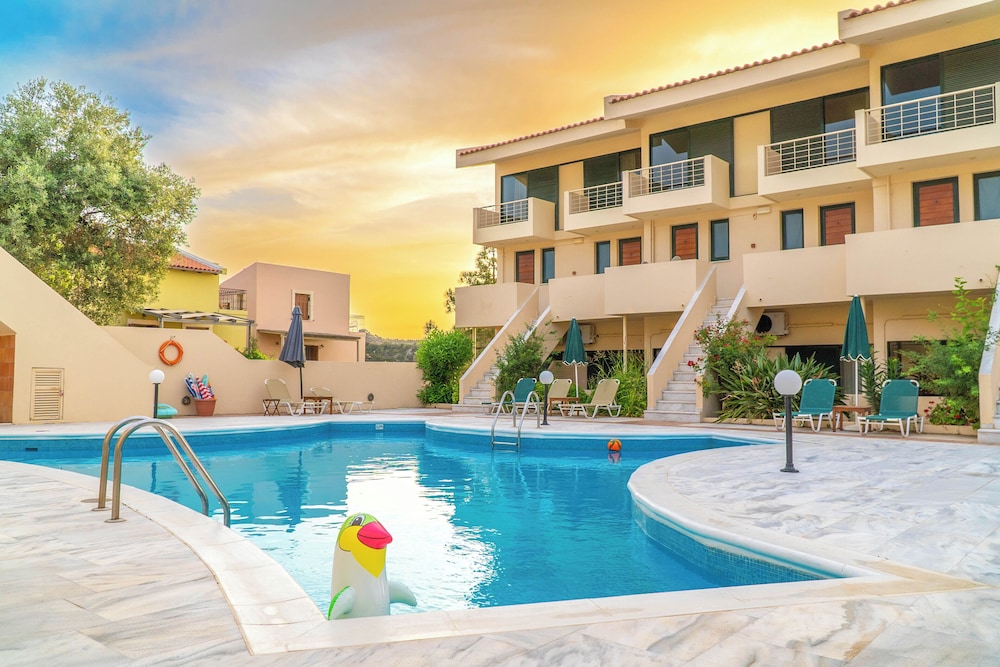 Orestis Hotel Apartments — Swimming pool in Chania