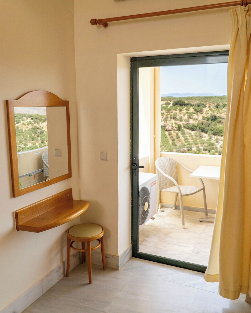 Orestis Hotel Apartments — Hotel rooms in Chania