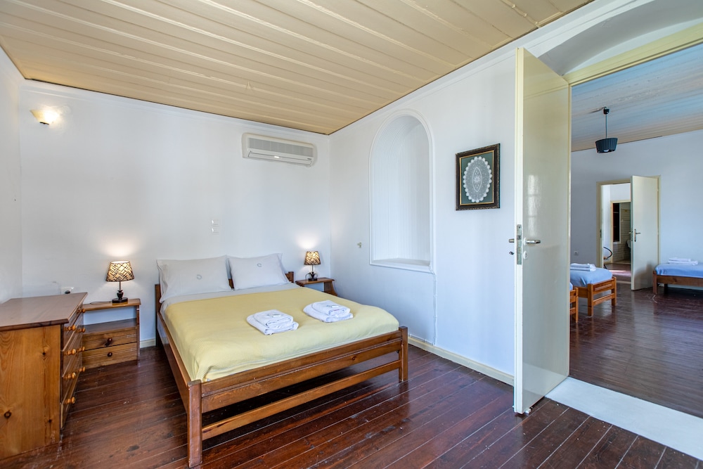 Orestis Hotel Apartments — Hotel rooms in Chania