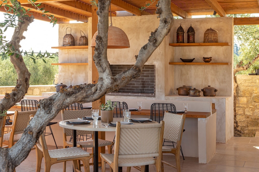 Paliokaliva Village — Restaurant & bars in Tsilivi, Ionian Islands