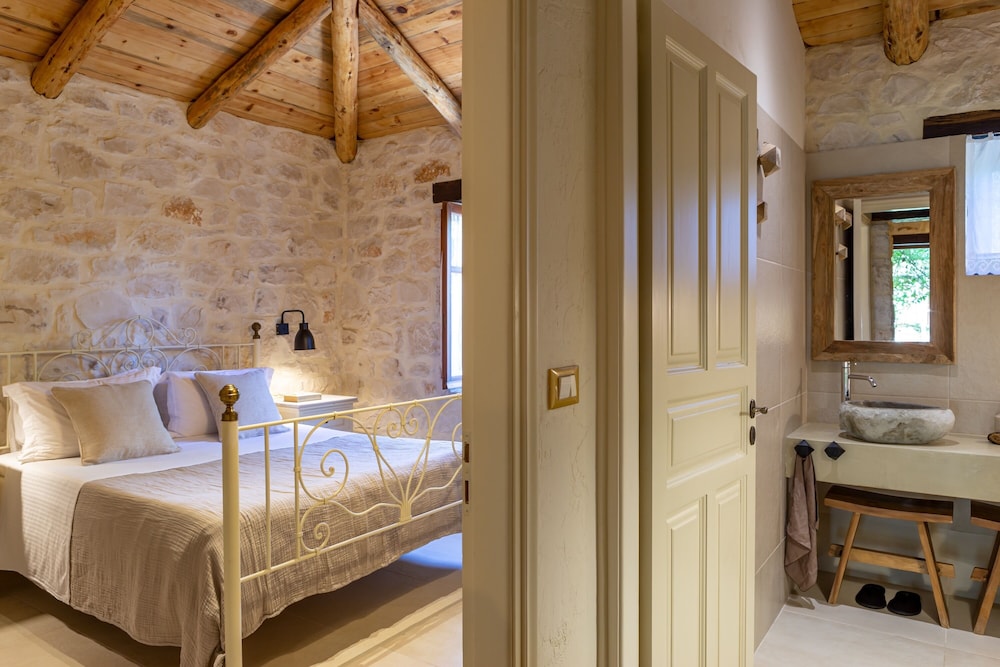 Paliokaliva Village — Hotel rooms in Tsilivi, Ionian Islands