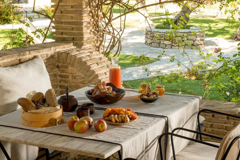 Paliokaliva Village — Restaurant & bars in Tsilivi, Ionian Islands