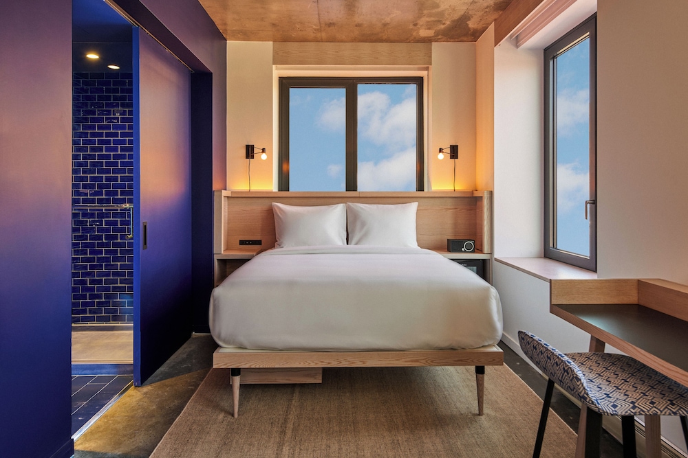 Radio Hotel — Hotel rooms in New York City, New York State