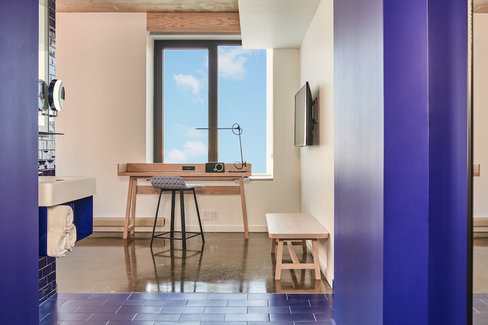 Radio Hotel — Hotel rooms in New York City, New York State