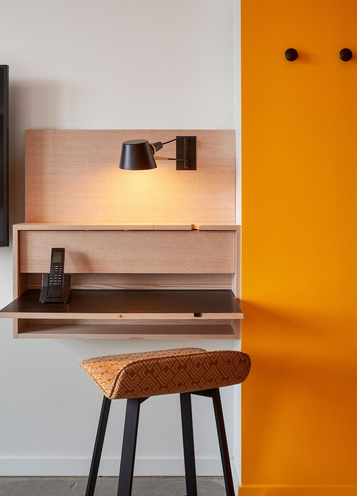 Radio Hotel — Hotel rooms in New York City, New York State