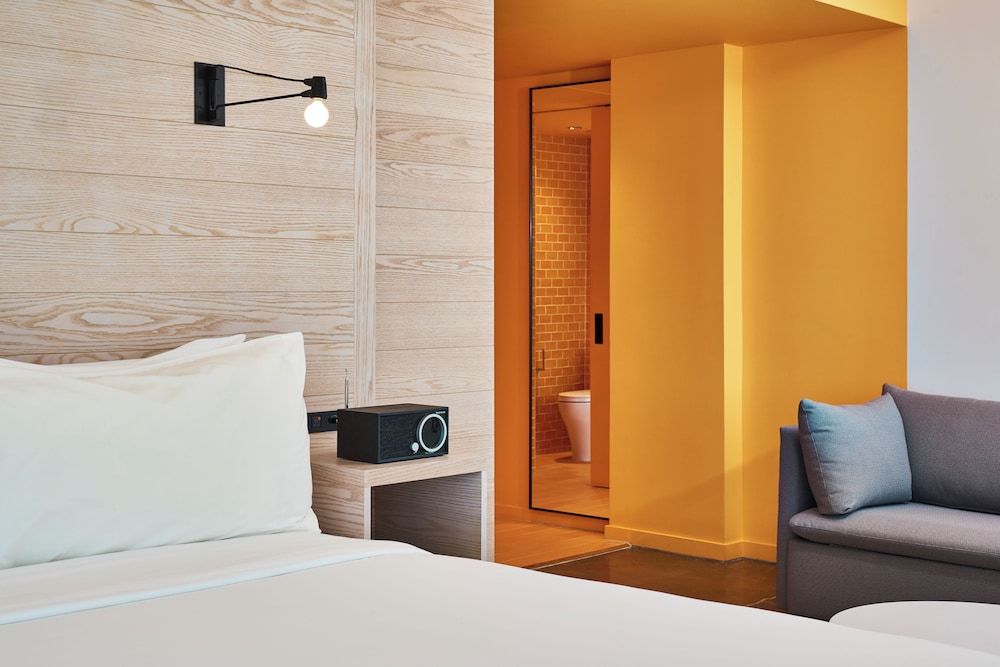 Radio Hotel — Hotel rooms in New York City, New York State