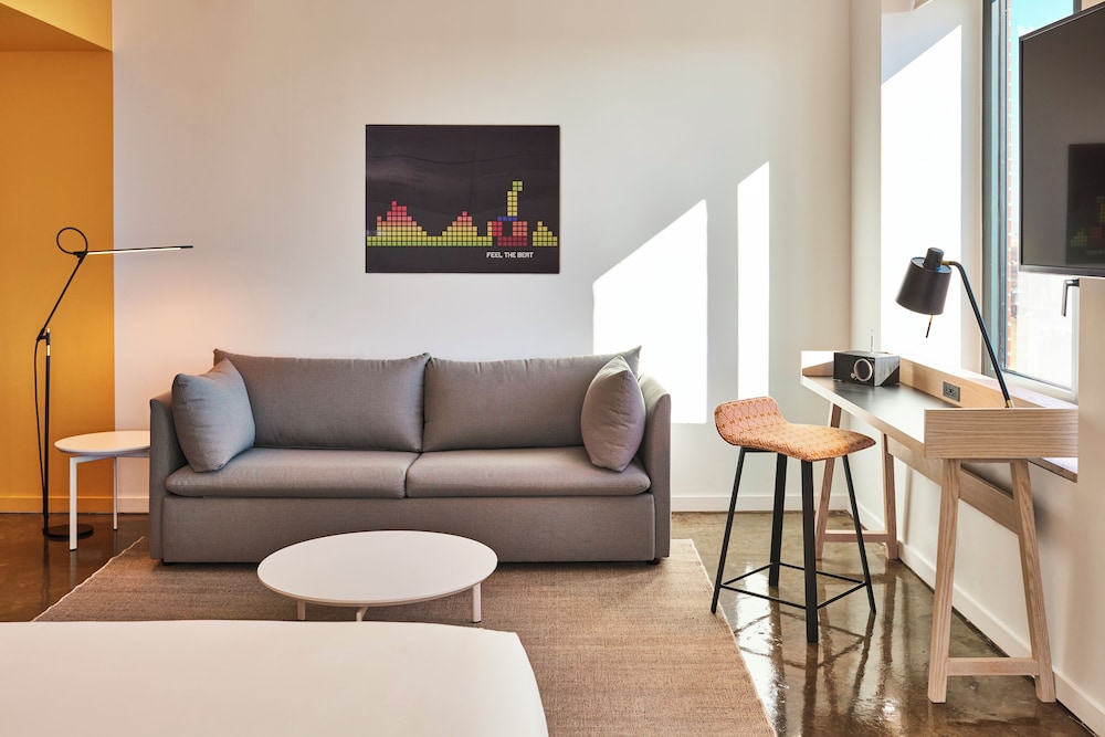 Radio Hotel — Hotel rooms in New York City, New York State