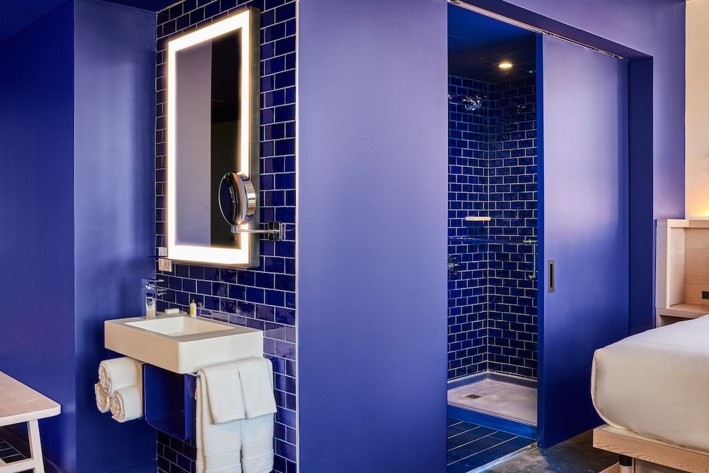 Radio Hotel — Hotel rooms in New York City, New York State