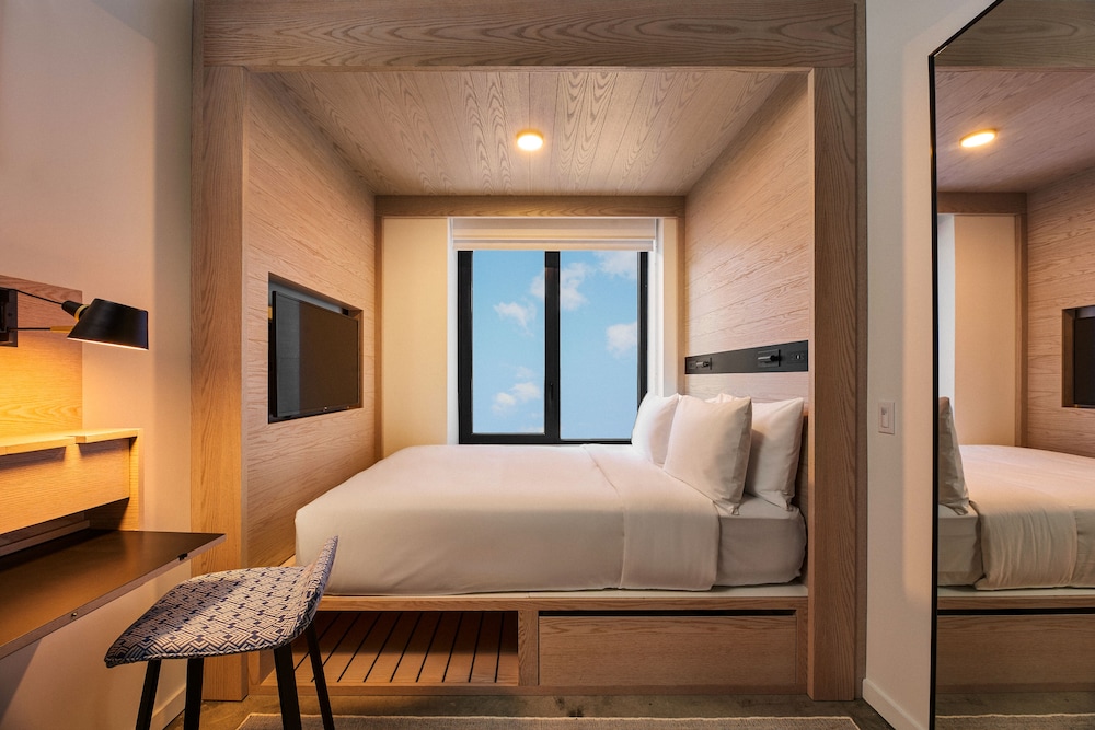Radio Hotel — Hotel rooms in New York City, New York State