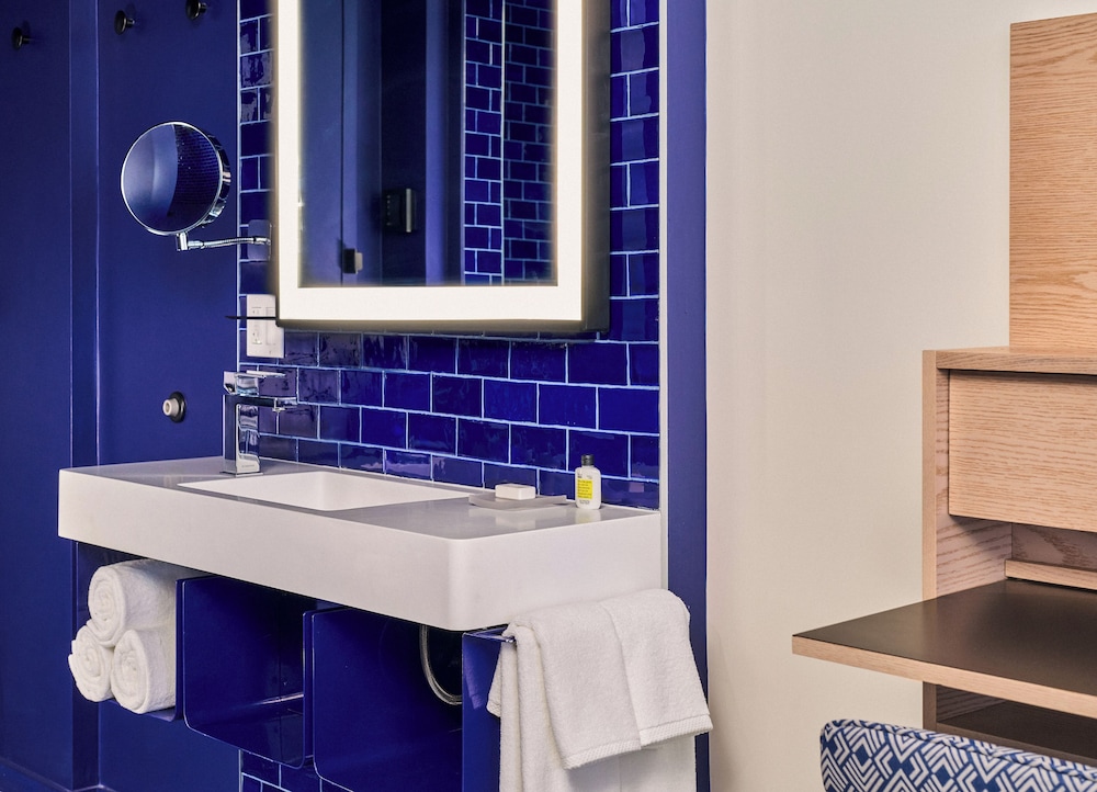 Radio Hotel — Hotel rooms in New York City, New York State