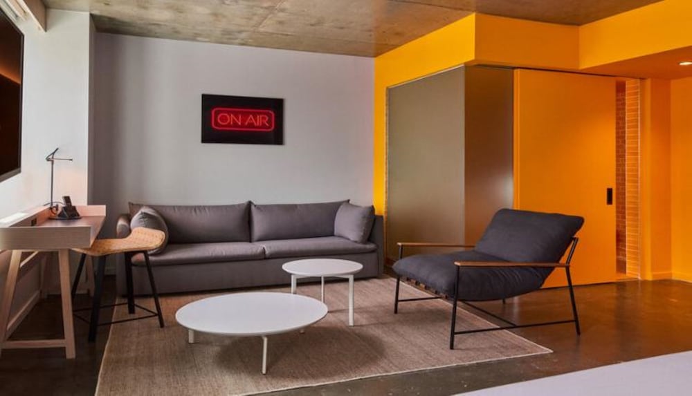 Radio Hotel — Hotel rooms in New York City, New York State