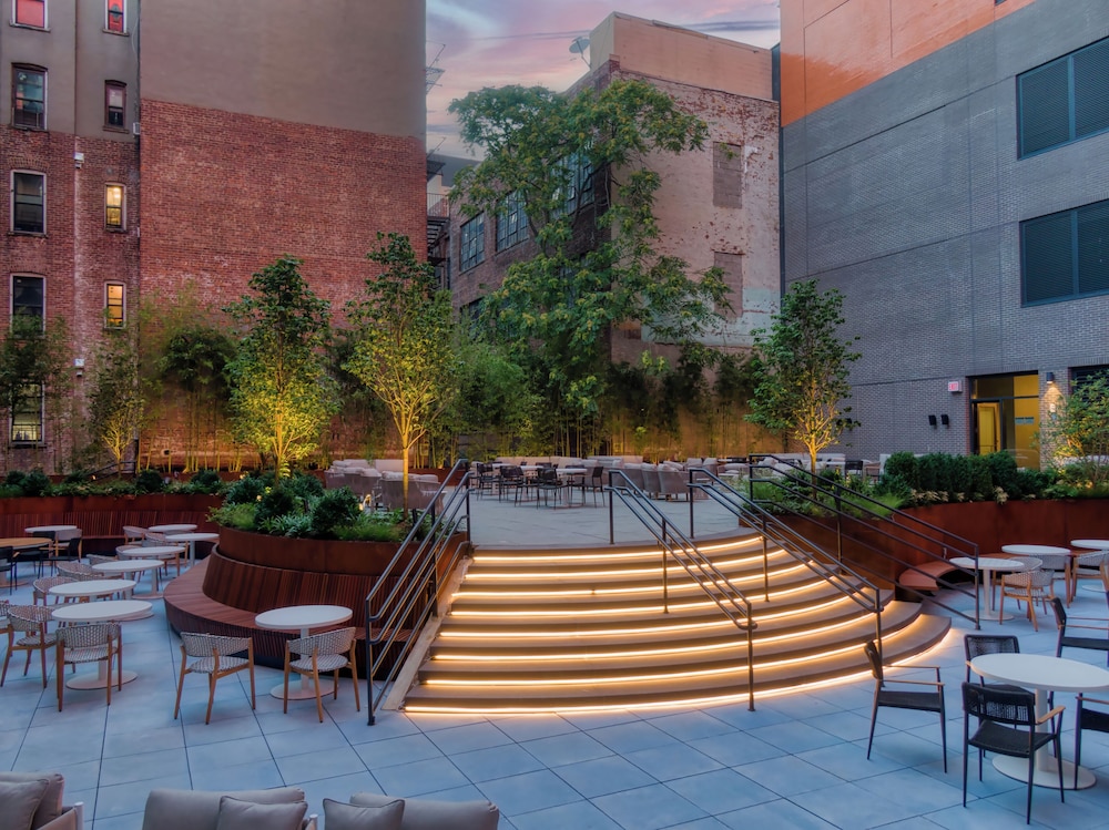 Radio Hotel — Hotel building in New York City, New York State