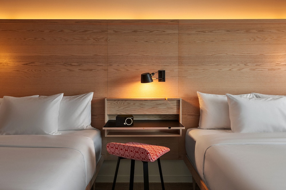 Radio Hotel — Hotel rooms in New York City, New York State