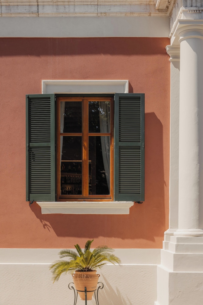 Bella Venezia — Hotel building in Corfu Town, Ionian Islands