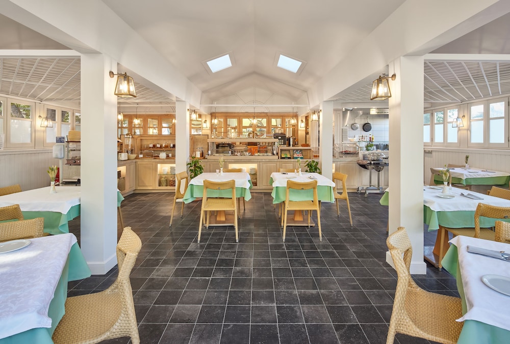 Bella Venezia — Restaurant & bars in Corfu Town, Ionian Islands