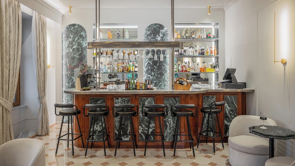 Bella Venezia — Restaurant & bars in Corfu Town, Ionian Islands
