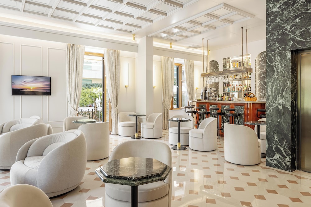 Bella Venezia — Restaurant & bars in Corfu Town, Ionian Islands