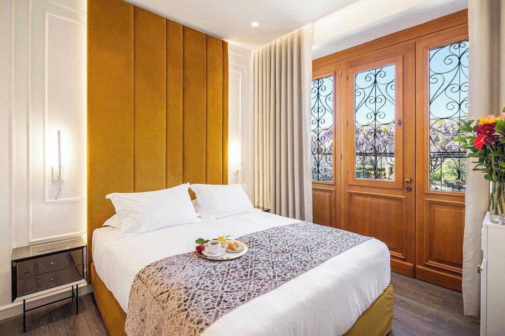 Bella Venezia — Hotel rooms in Corfu Town, Ionian Islands