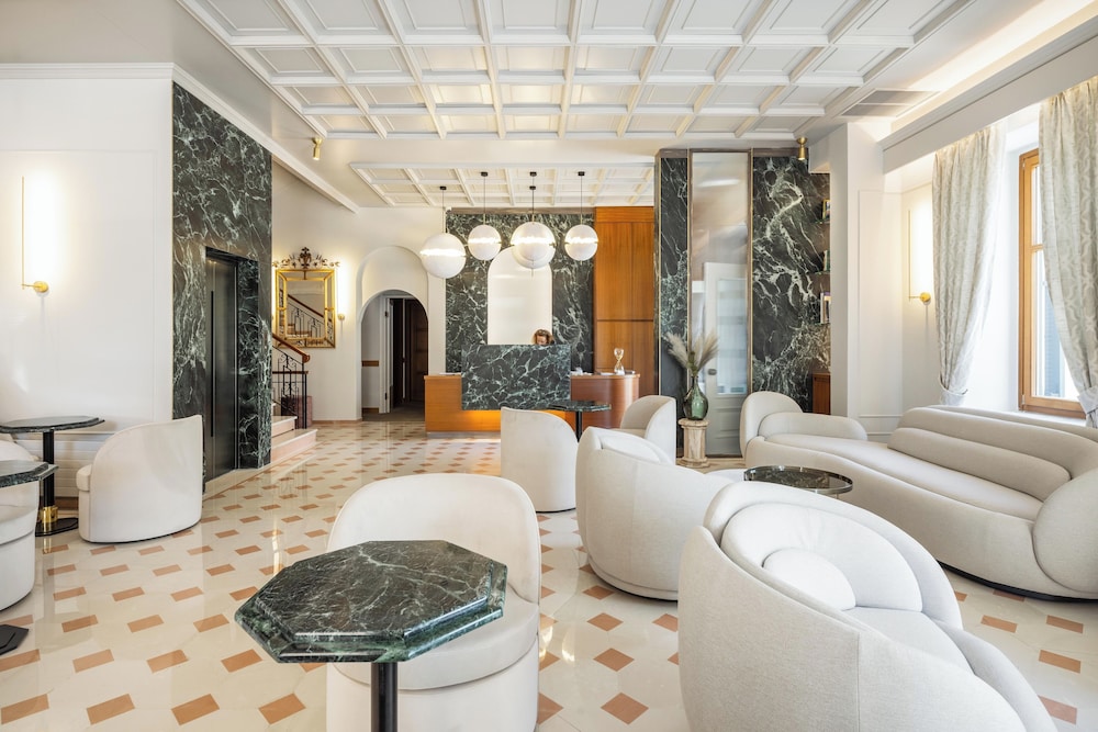 Bella Venezia — Hotel building in Corfu Town, Ionian Islands