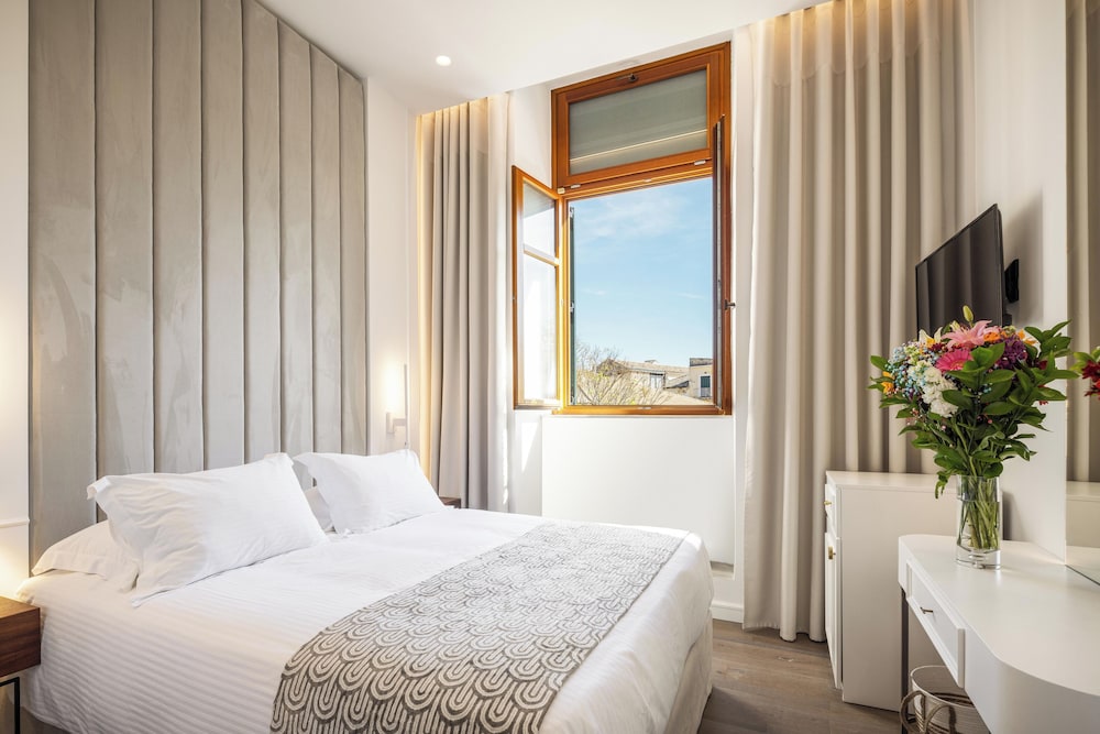 Bella Venezia — Hotel rooms in Corfu Town, Ionian Islands