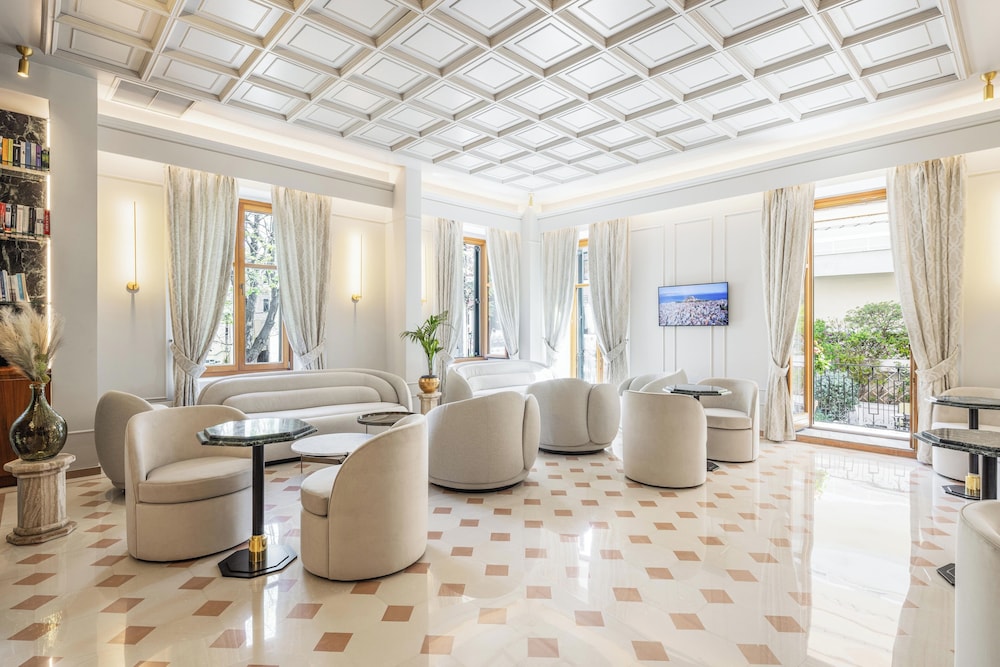 Bella Venezia — Hotel building in Corfu Town, Ionian Islands