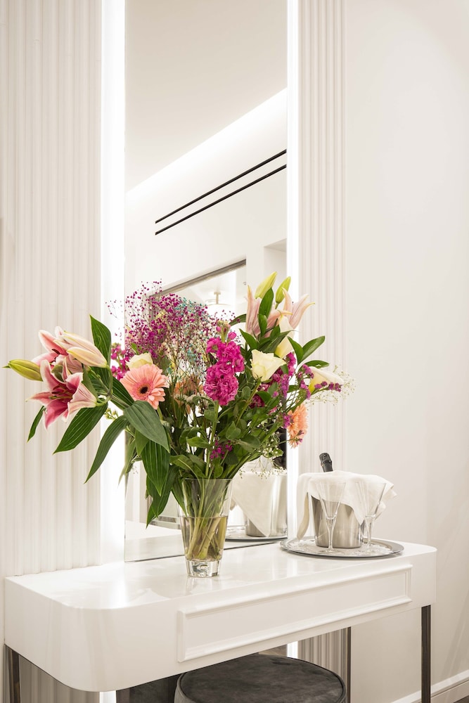 Bella Venezia — Hotel rooms in Corfu Town, Ionian Islands
