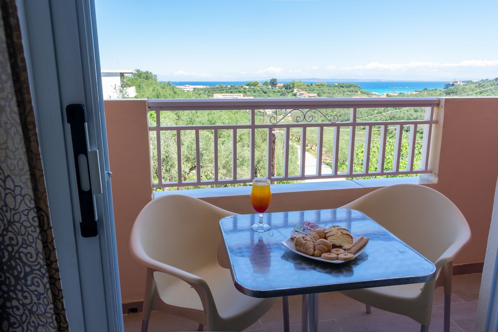 Zante Pantheon Hotel — Hotel rooms in Tsilivi, Ionian Islands