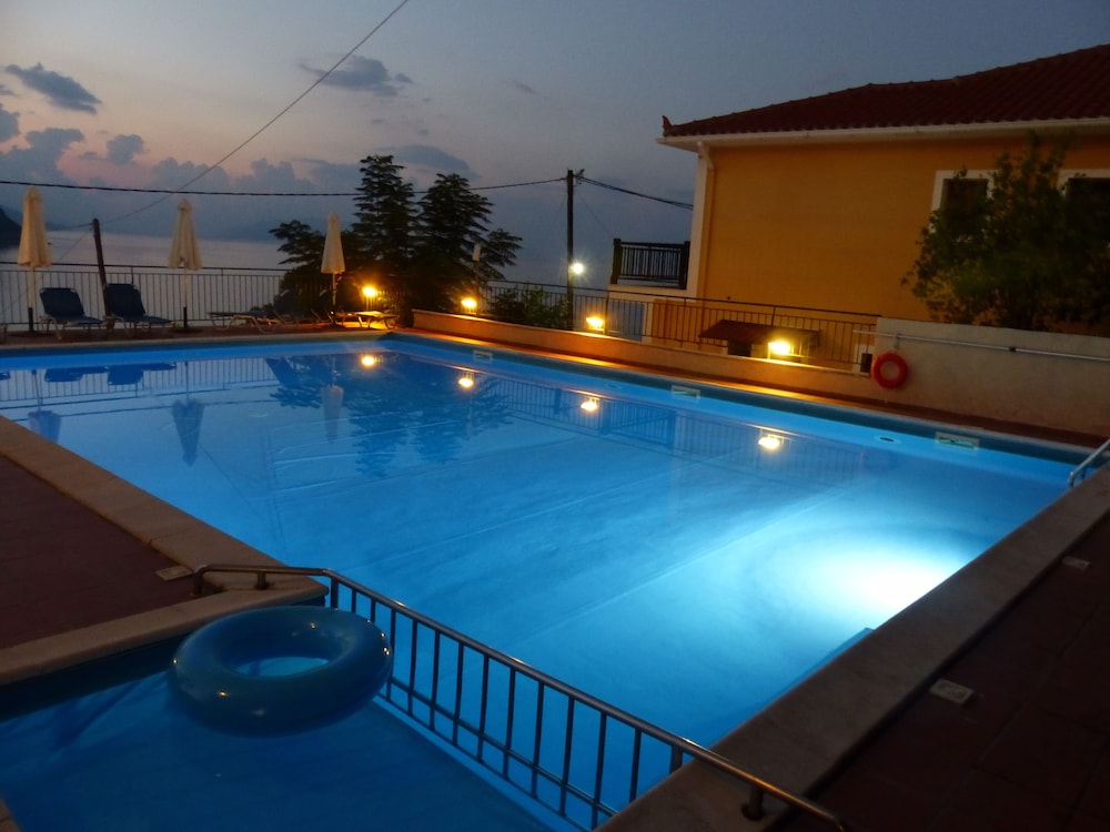 Oceanis - Cephalonie — Swimming pool in Poros, Ionian Islands