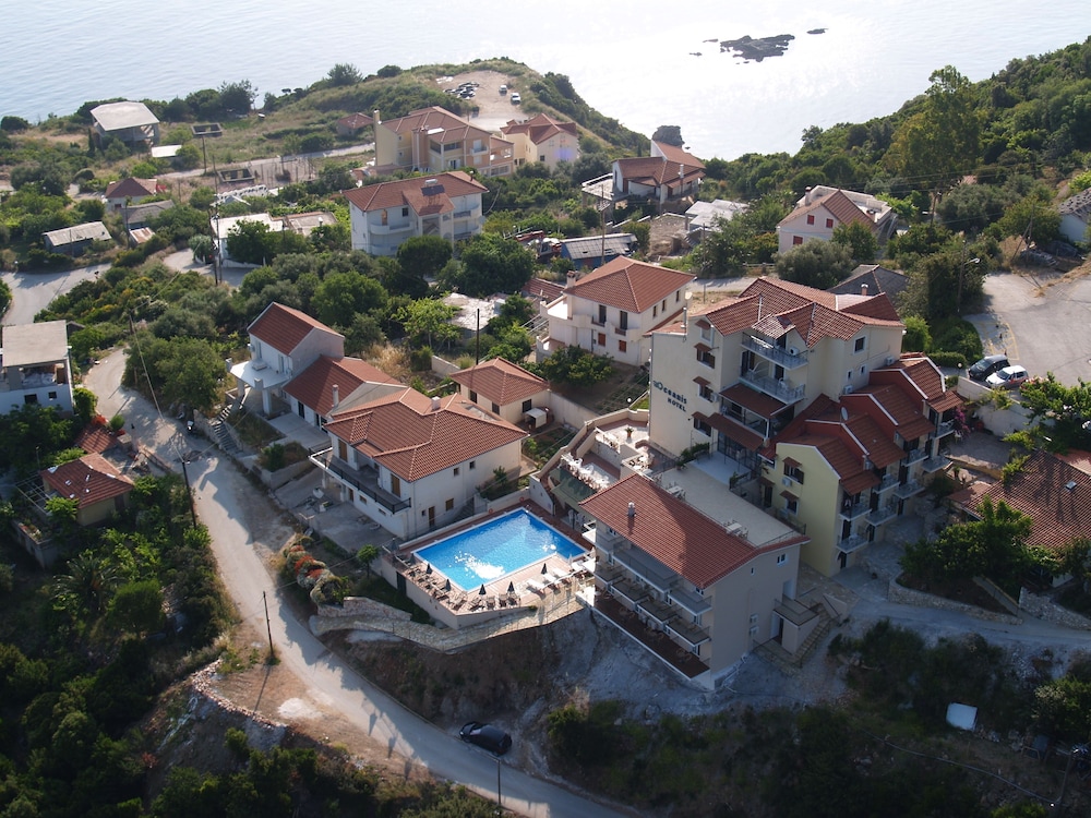 Oceanis - Cephalonie — Hotel building in Poros, Ionian Islands