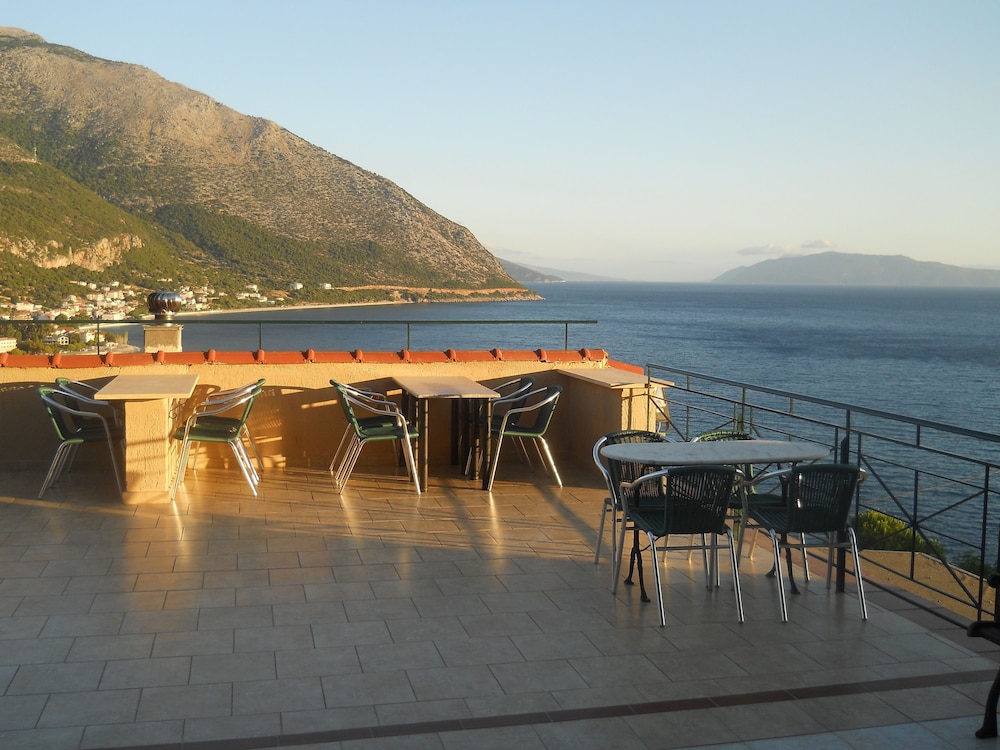 Oceanis - Cephalonie — Restaurant & bars in Poros, Ionian Islands