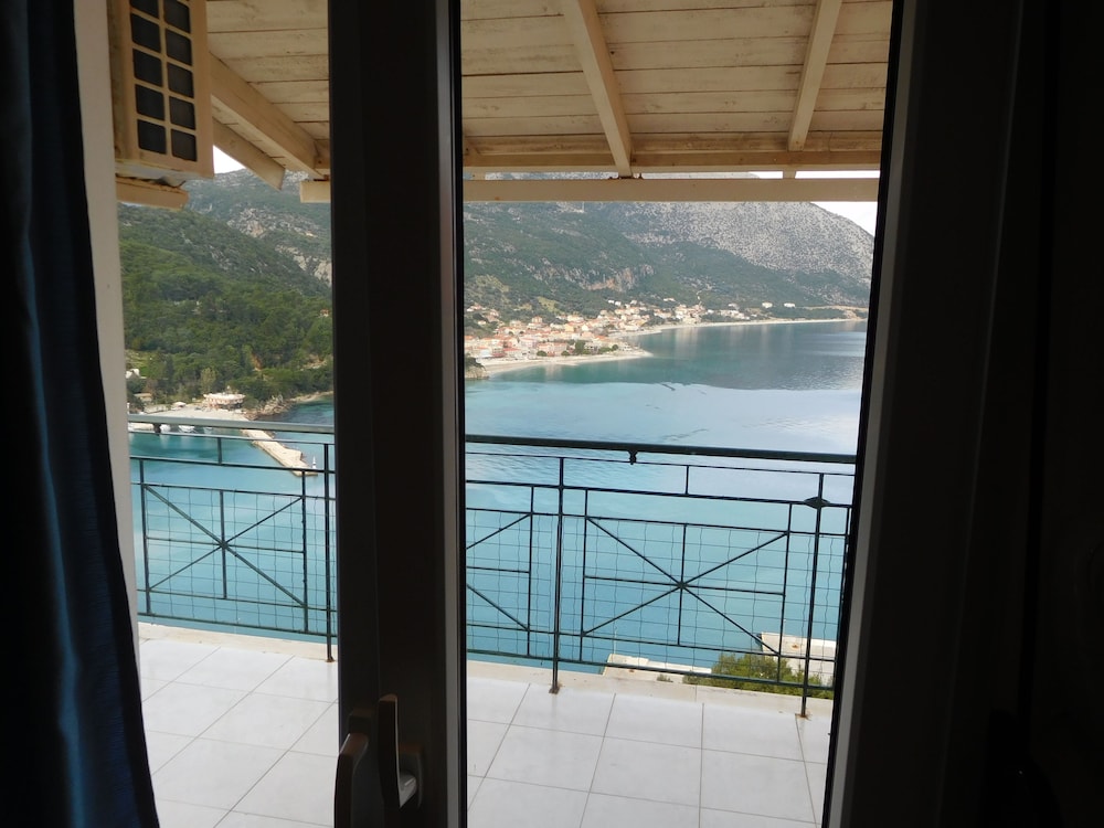 Oceanis - Cephalonie — Hotel rooms in Poros, Ionian Islands