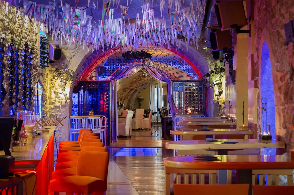 Avli Lounge Apartments — Restaurant & bars in Rethymnon