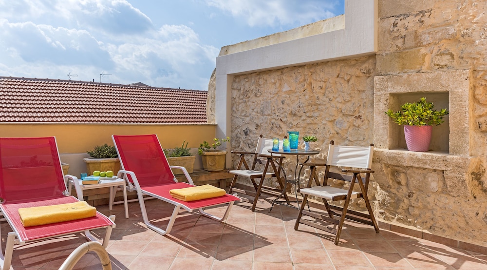 Avli Lounge Apartments — Hotel building in Rethymnon